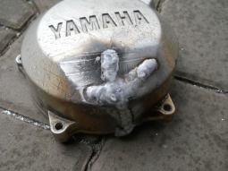 víko YAMAHA po opravě